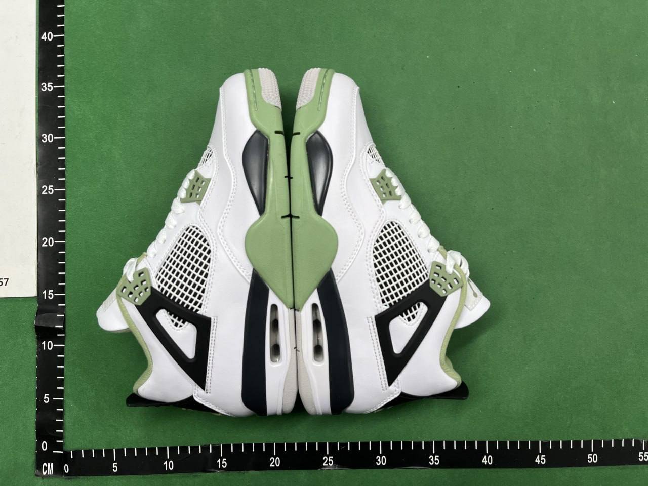  Jordan 4 sneakers 