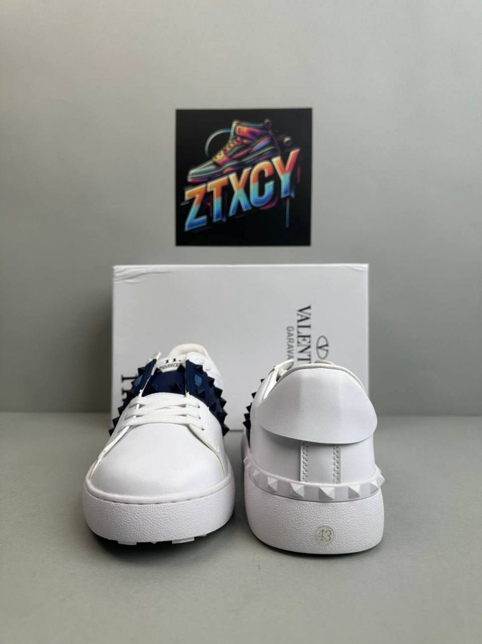 Valentino snakers