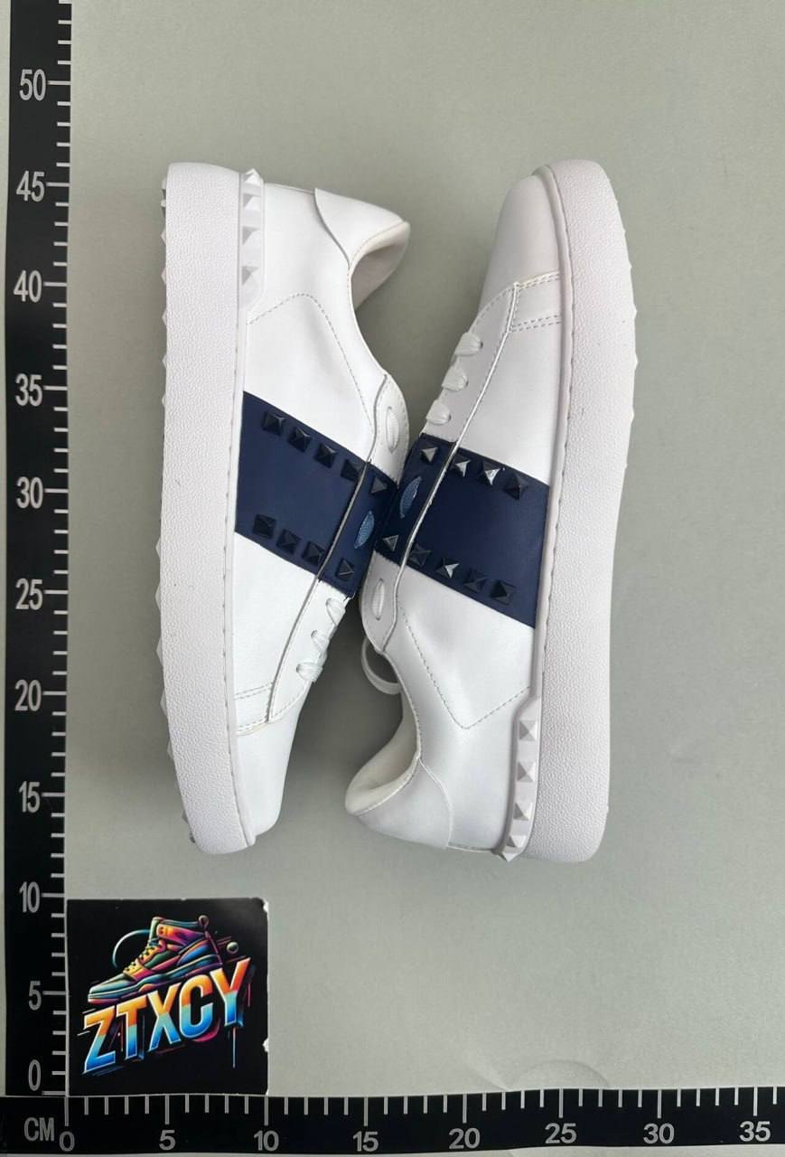 Valentino snakers