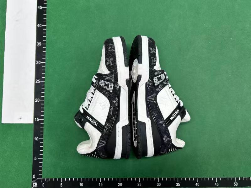 LV trainer Louis Vuitton Be