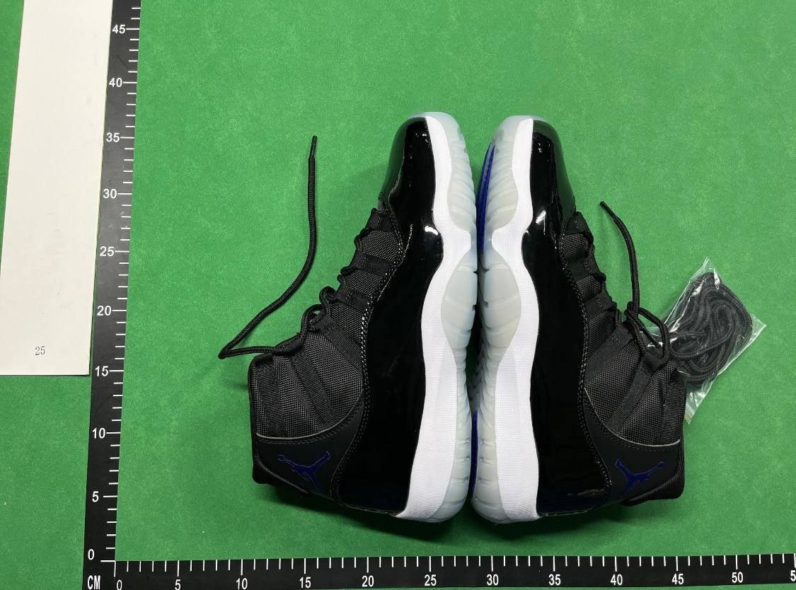 NIKE AIR JORDAN 11
