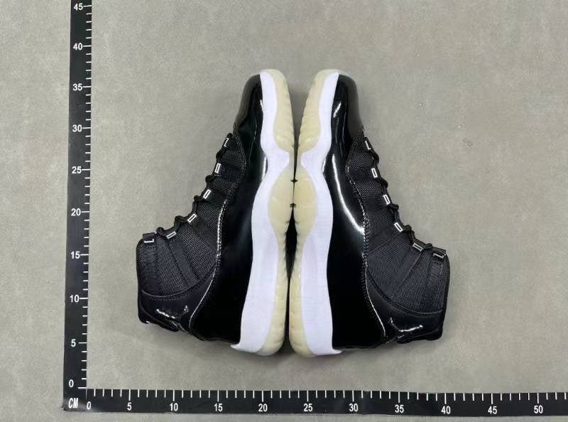 NIKE AIR JORDAN 11