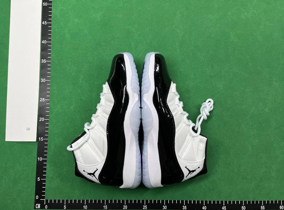 NIKE AIR JORDAN 11