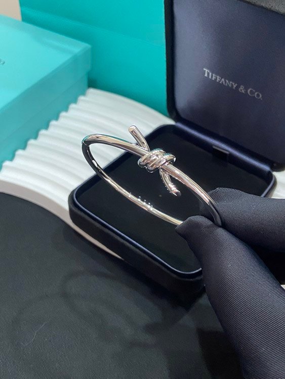 Tiffany single loop bracelet