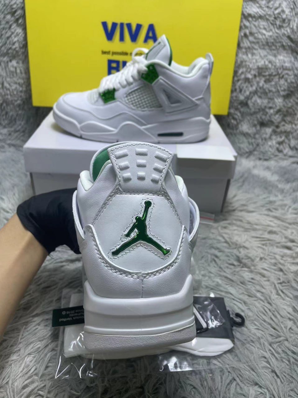 AJ 4 