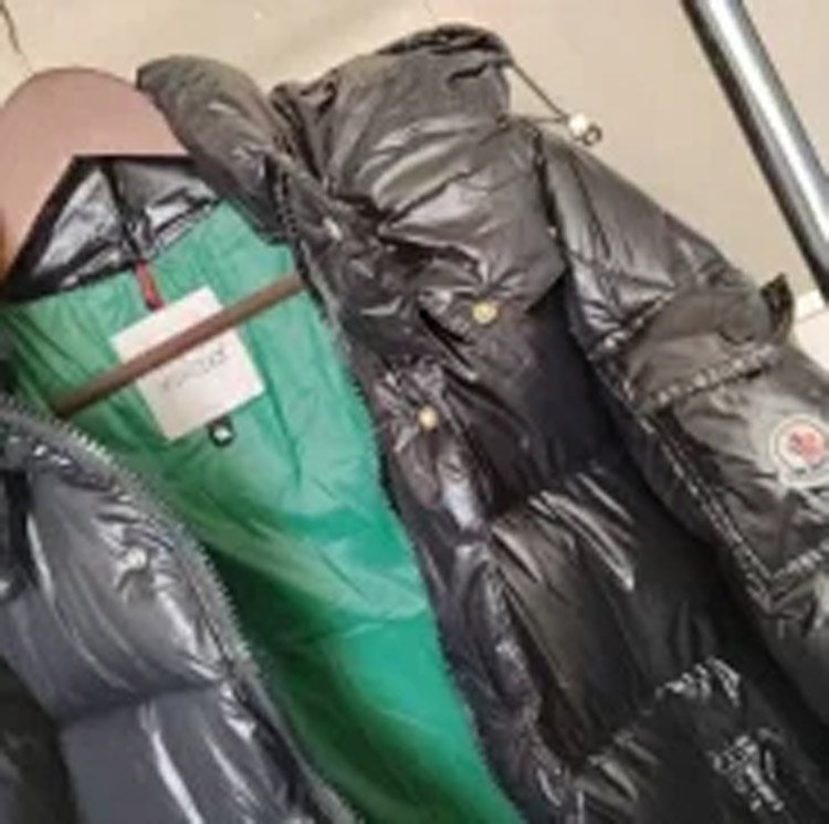 Moncler Montbeliard series hooded warm short zipper down jacket