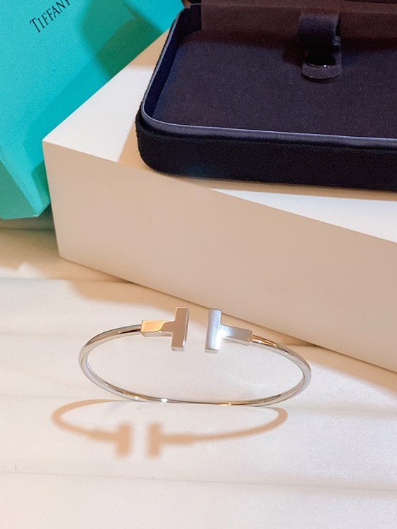 Tiffany diamond-free coil open bracelet