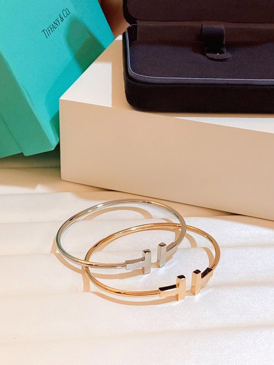 Tiffany diamond-free coil open bracelet